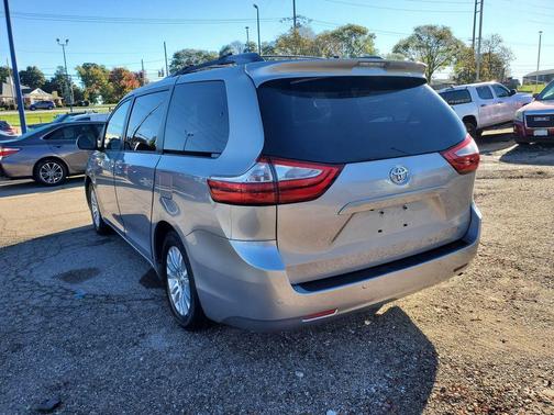 2015 Toyota Sienna XLE