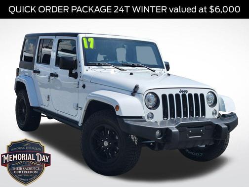 Bright White Clearcoat 2017 Jeep Wrangler Unlimited Sahara