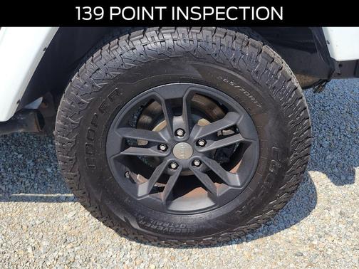 Bright White Clearcoat 2017 Jeep Wrangler Unlimited Sahara