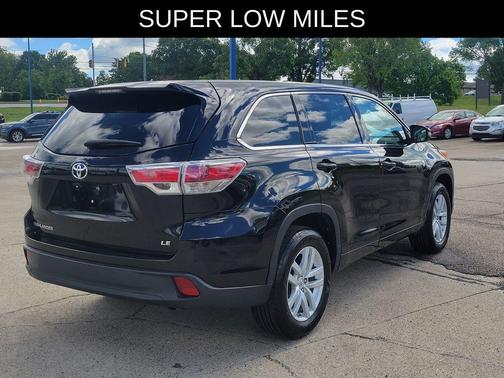 Attitude Black Metallic 2014 Toyota Highlander LE