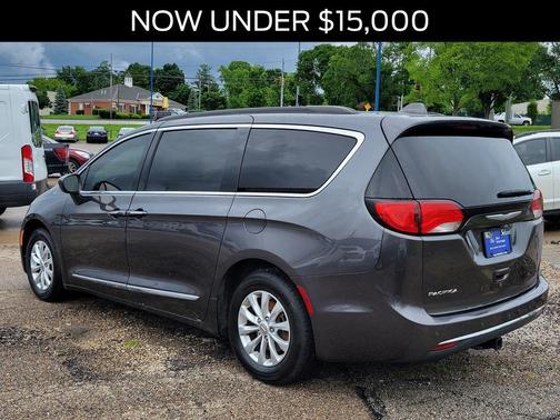 Granite Crystal Clearcoat Metallic 2017 Chrysler Pacifica Touring-L
