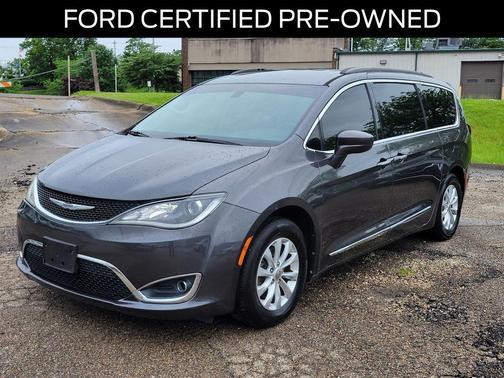 Granite Crystal Clearcoat Metallic 2017 Chrysler Pacifica Touring-L