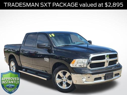Brilliant Black Crystal Pearlcoat 2019 RAM 1500 Classic Tradesman