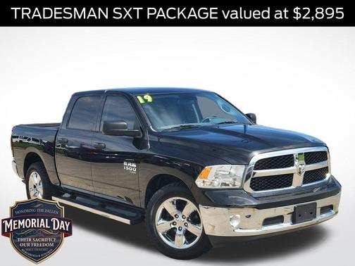 Brilliant Black Crystal Pearlcoat 2019 RAM 1500 Classic Tradesman