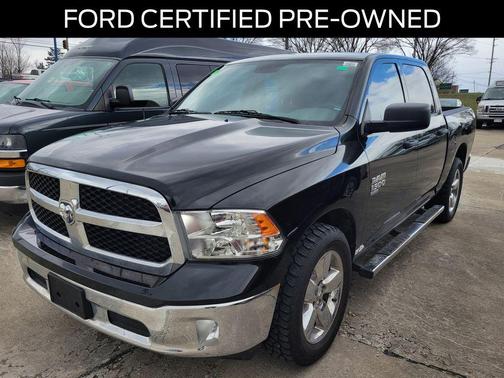 Brilliant Black Crystal Pearlcoat 2019 RAM 1500 Classic Tradesman