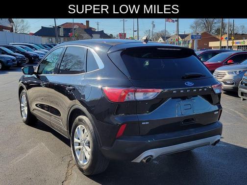 Black 2021 Ford Escape SE