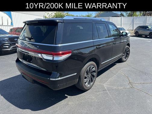 Infinite Black Metallic 2024 Lincoln Navigator Reserve