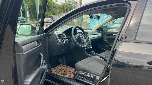 Black 2014 Volkswagen Passat 1.8T Auto S