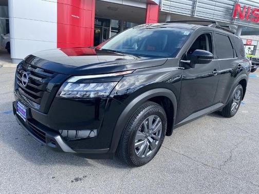 2024 Nissan Pathfinder SV