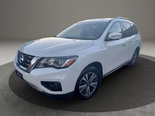 2017 Nissan Pathfinder SL