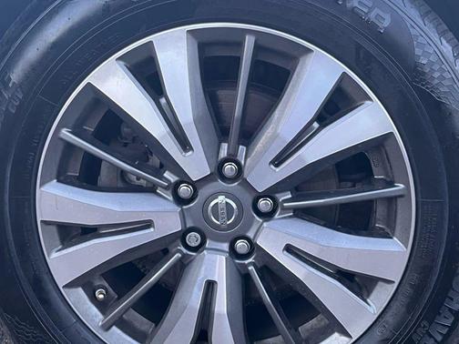 2017 Nissan Pathfinder SL