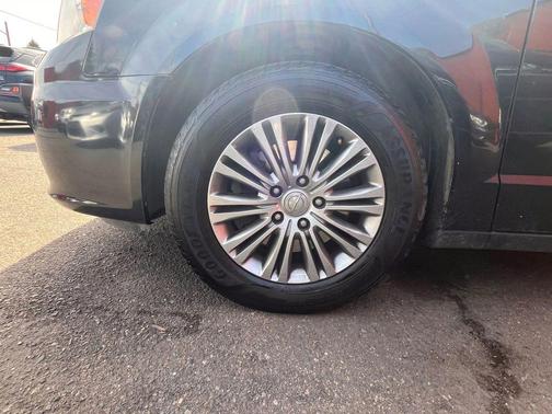2014 Chrysler Town & Country Touring-L