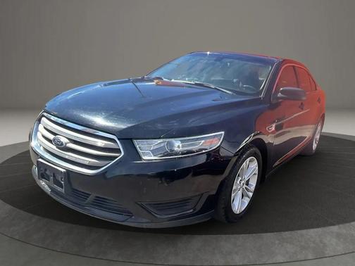 Black 2018 Ford Taurus SE