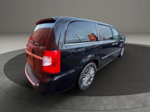 2014 Chrysler Town & Country Touring-L