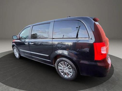 2014 Chrysler Town & Country Touring-L