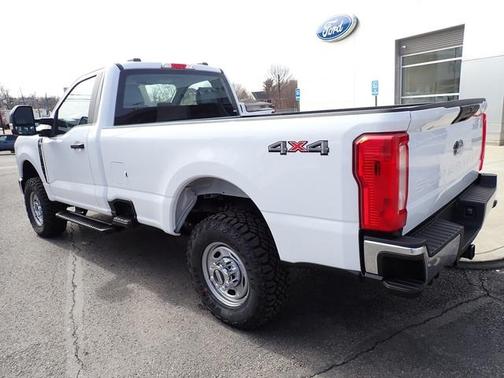 Oxford White 2026 Ford F-350 Super Duty