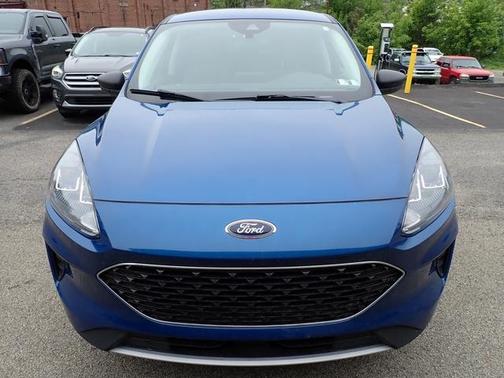 Atlas Blue 2022 Ford Escape SE