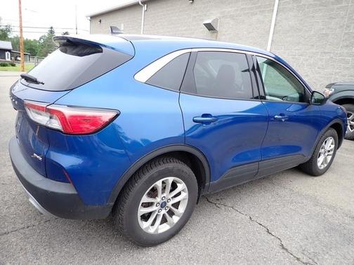 Atlas Blue 2022 Ford Escape SE