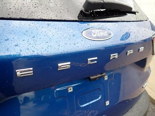 Atlas Blue 2022 Ford Escape SE