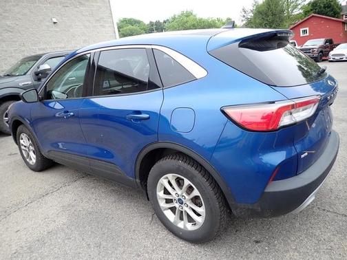 Atlas Blue 2022 Ford Escape SE