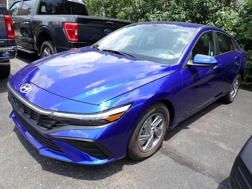 2024 Hyundai ELANTRA SE