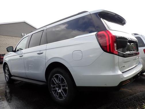 Space Silver 2025 Ford Expedition Max Active