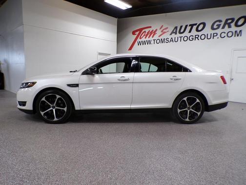 White Platinum Tri-Coat Metallic 2015 Ford Taurus SHO