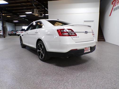 White Platinum Tri-Coat Metallic 2015 Ford Taurus SHO