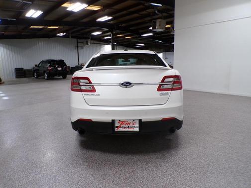 White Platinum Tri-Coat Metallic 2015 Ford Taurus SHO