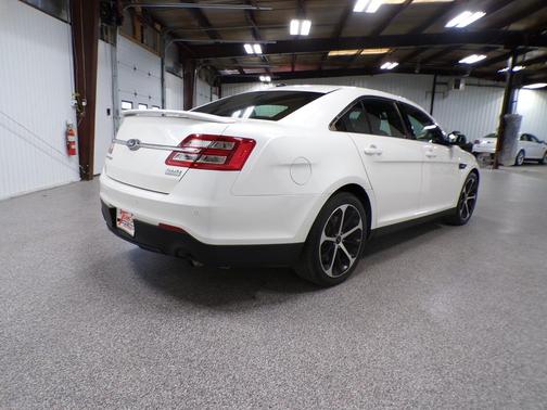 White Platinum Tri-Coat Metallic 2015 Ford Taurus SHO