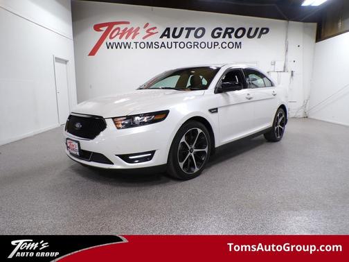 White Platinum Tri-Coat Metallic 2015 Ford Taurus SHO