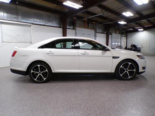White Platinum Tri-Coat Metallic 2015 Ford Taurus SHO