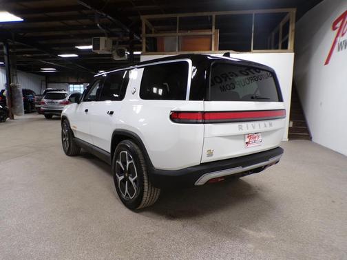 2023 Rivian R1S Adventure Quad Motor Large Pack