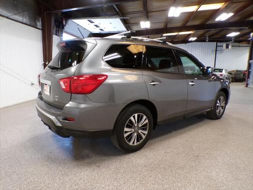 2018 Nissan Pathfinder SV
