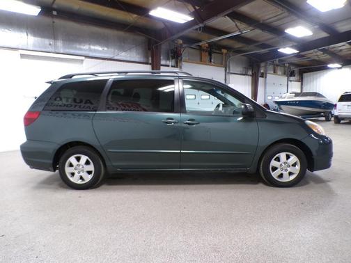 2004 Toyota Sienna LE
