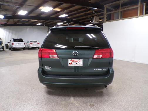 2004 Toyota Sienna LE