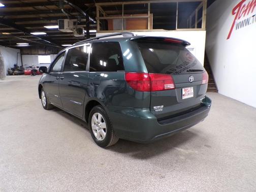2004 Toyota Sienna LE