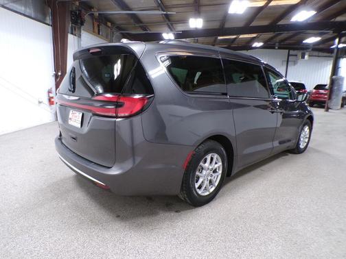 2022 Chrysler Pacifica Touring-L