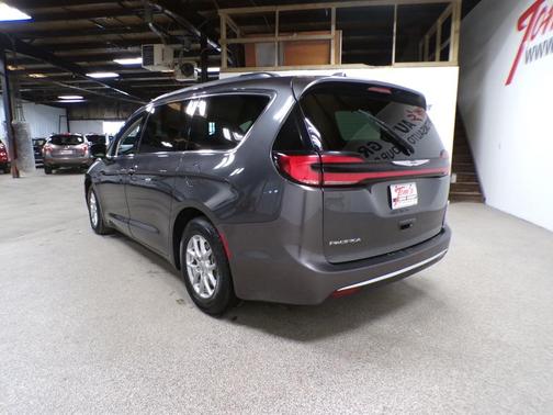 2022 Chrysler Pacifica Touring-L