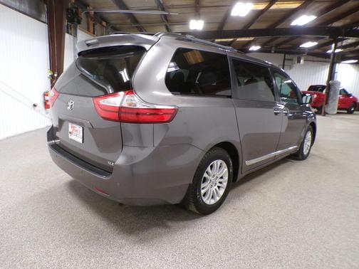 2017 Toyota Sienna XLE Premium