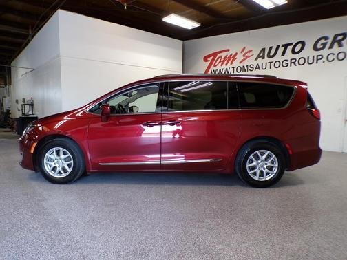 Velvet Red Pearlcoat 2020 Chrysler Pacifica Touring-L
