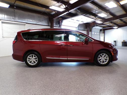 Velvet Red Pearlcoat 2020 Chrysler Pacifica Touring-L