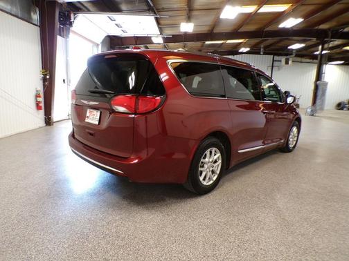 Velvet Red Pearlcoat 2020 Chrysler Pacifica Touring-L
