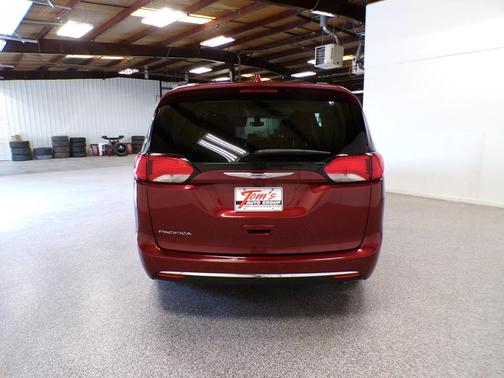 Velvet Red Pearlcoat 2020 Chrysler Pacifica Touring-L