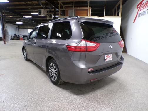2019 Toyota Sienna XLE