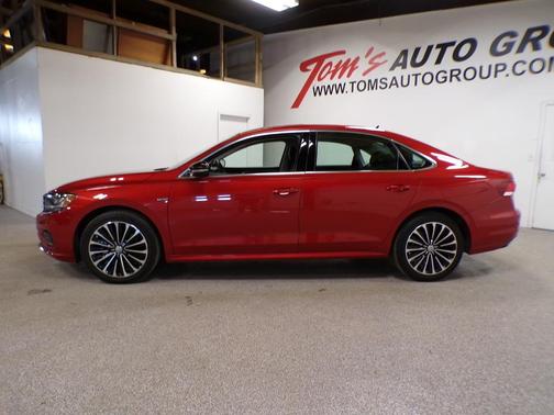 2022 Volkswagen Passat 2.0T Limited Edition