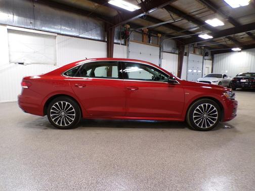 2022 Volkswagen Passat 2.0T Limited Edition