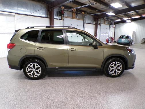 Autumn Green Metallic 2024 Subaru Forester Premium