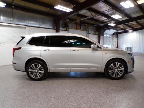 Radiant Silver Metallic 2020 Cadillac XT6 Premium Luxury AWD
