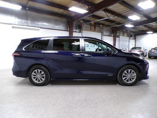 2021 Toyota Sienna XLE
